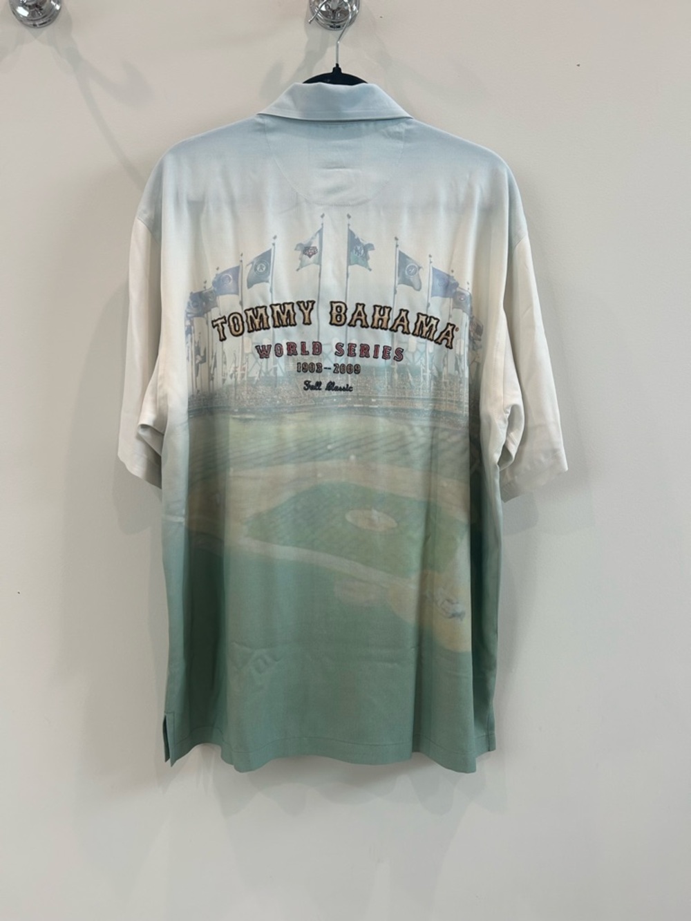 Tommy Bahama Green-to-Cream World Series Embroidered Camp Shirt NWT Size Large
